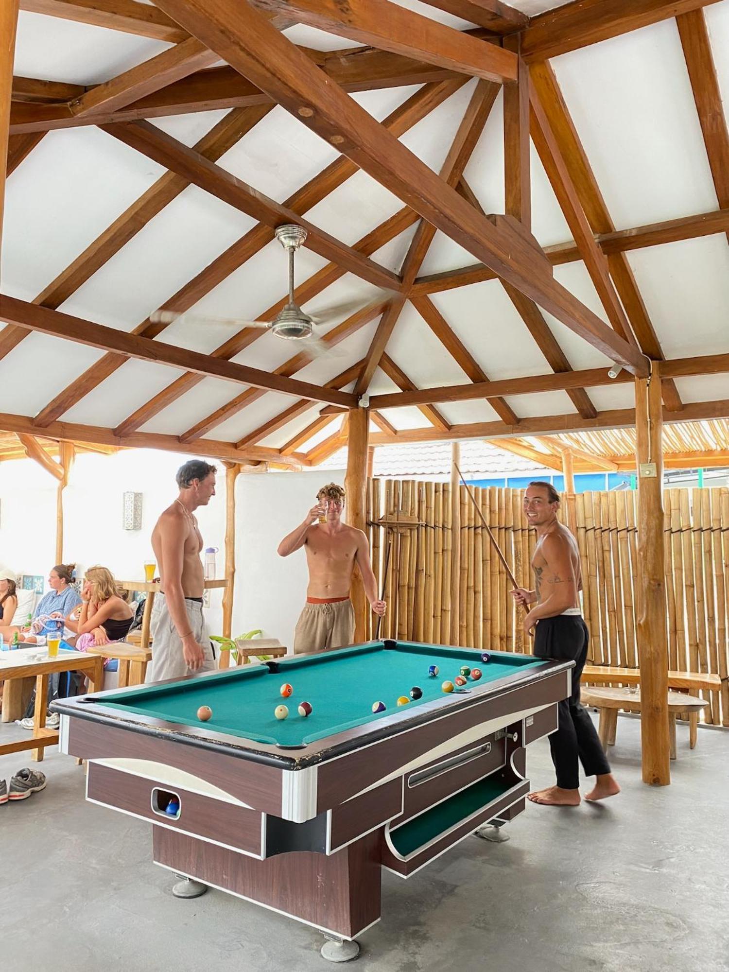 Seaesta Komodo Hostel & Hotel Лабуан-Баджо Екстер'єр фото