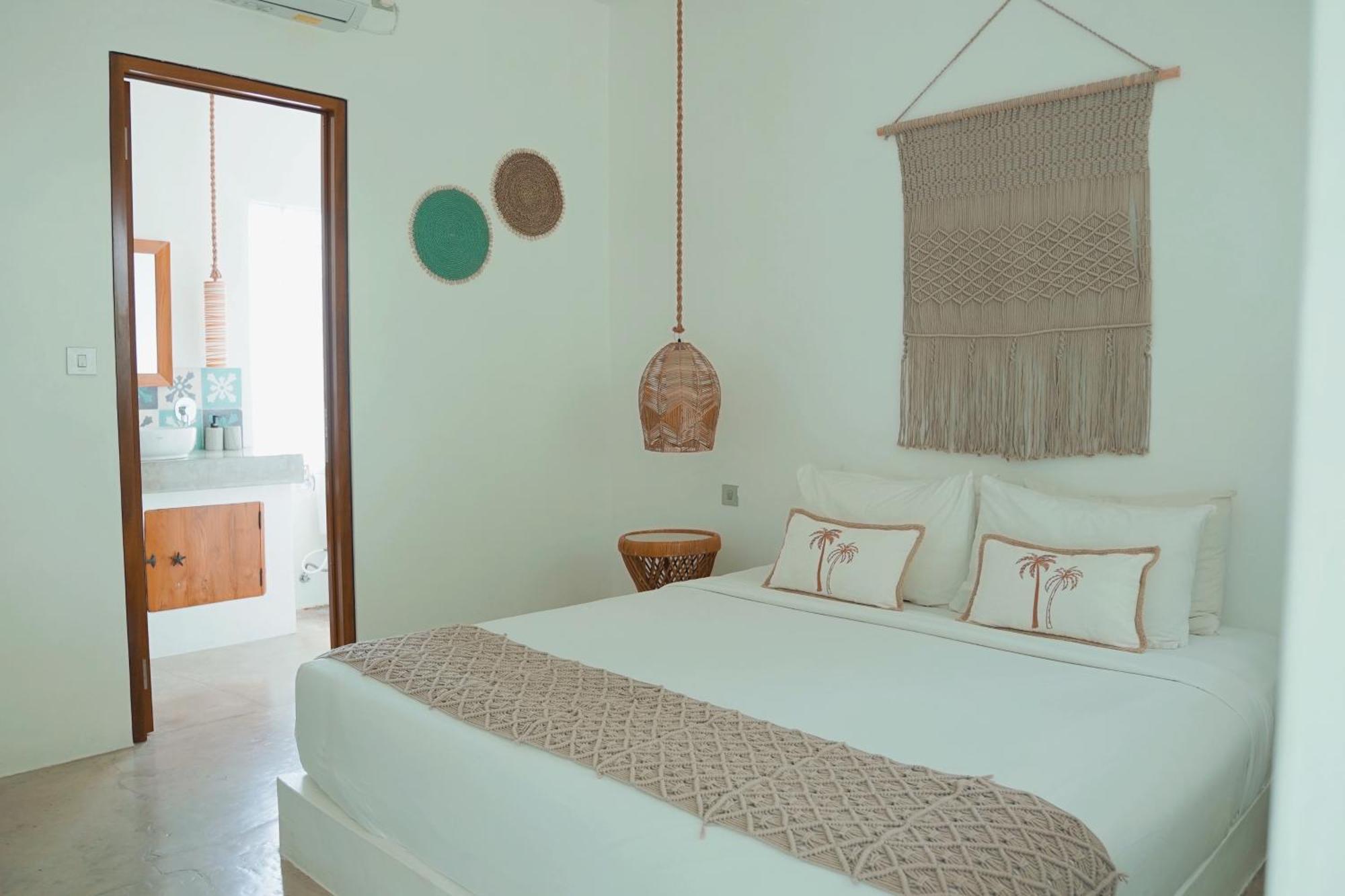 Seaesta Komodo Hostel & Hotel Лабуан-Баджо Екстер'єр фото